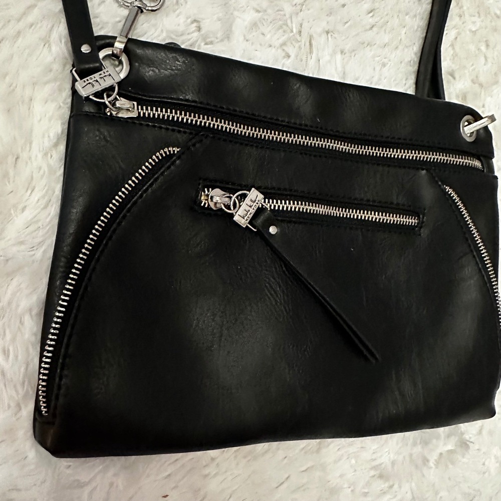 Nicole Miller New York Black Faux Leather‎ Crossbody Bag Silver Zipper Detail - Picture 4 of 8